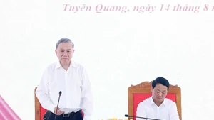 Party General Secretary To Lam addresses the working session with the Standing Board of the Tuyen Quang provincial Party Committee. (Photo: VNA)