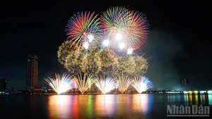 An impressive debut by Z121 Vina Pyrotech from Viet Nam. (Photo: NDO)