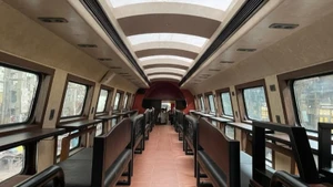 The train features a classic colour scheme but a modern design style to create an enjoyable experience for visitors. (Photo: nhandan.vn)