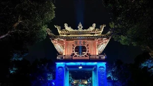 Khue Van Cac attracts tourists with its lighting effects and traditional art performances. (Photo: VNA)