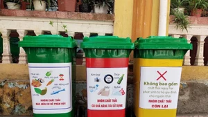 Waste-sorting bins are being widely deployed across major urban areas. (Photo: nhandan.vn)
