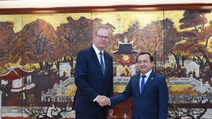 Deputy Minister of Finance Le Tan Can (R) and Chief Executive of UK Export Finance (UKEF) Tim Reid at their meeting in Ha Noi on September 22 (Photo: tapchikinhtetaichinh.vn)