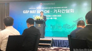 Ambassador of the RoK to Viet Nam Choi Youngsam delivered a speech at the event.