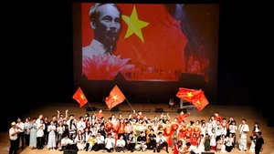 The special art programme “Pride of a Stretch of Homeland” was held in Higashi Osaka City (Japan). (Photo: nhandan.vn)