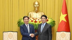 State President Luong Cuong and Park Chang-dal, Special Envoy of the President of the RoK at the meeting.