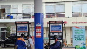 A petrol station in Cau Kieu ward of Ho Chi Minh City sells E10 fuel (Photo: VNA)