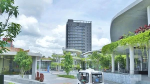 An autonomous vehicle produced by Phenikaa-X Company during a trial run at Hikari Commercial Centre, Binh Duong Ward, Ho Chi Minh City. (Photo: ANH DUONG)