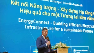 Ambassador of Sweden to Viet Nam Johan Ndisi speaks at the event.