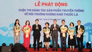 Judging panel and participants. (Photo: nhandan.vn)