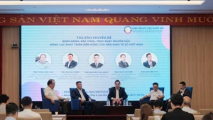 Experts at the thematic seminar “Identification, Authentication, Traceability – Driving Sustainable Development of Viet Nam’s Digital Economy”.