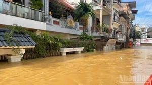 Floodwaters inundate streets in Phan Dinh Phung Ward, Thai Nguyen Province, in early October 2025. (Photo: TUAN SON)