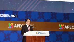 The President delivers remarks at the APEC Summit. (Photo: XUAN KY)