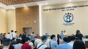 At Dong Anh communal public administration service centre (Photo: VNA)
