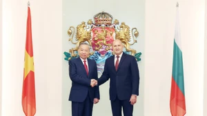 Party General Secretary To Lam (L) and Bulgarian President Rumen Radev at the Presidential Palace in Sofia on October 23. (Photo: VNA)
