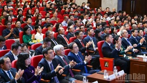 National Assembly Chairman Tran Thanh Man, together with Party and state leaders and delegates, attends the award ceremony. (Photo: DUY LINH)