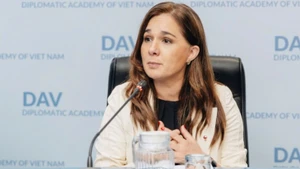 Gloria De La Fuente, Deputy Minister of Foreign Affairs of Chile, speaks about Chile’s Feminist Foreign Policy. (Photo: Diplomatic Academy of Viet Nam)