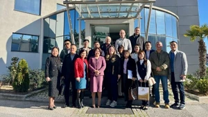 Ambassador Pham Thi Thu Huong, embassy officials and representatives of Greek businesses took part in the networking activities. (Photo: The Embassy of Viet Nam in Greece)