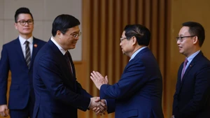 Prime Minister Pham Minh Chinh (second, right) receives Wei Tao, member of the Communist Party of China Central Committee, Deputy Secretary of the Party Committee and Chairman of the Guangxi Zhuang Autonomous Region, on November 27. (Photo: VNA)