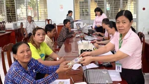 The Viet Nam Bank for Social Policies (VBSP) in Tay Ninh disburses policy credit loans to local residents for production development. (Photo: VBSP)