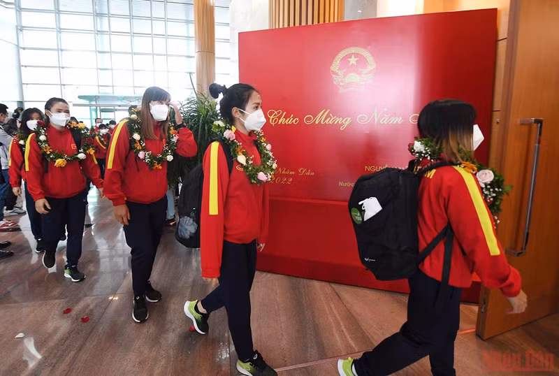 Homecoming ceremony for women’s football squad after historic World Cup ticket ảnh 5