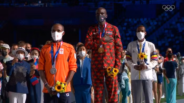 Fireworks illuminate Tokyo as Japan take its Olympic bow ảnh 17