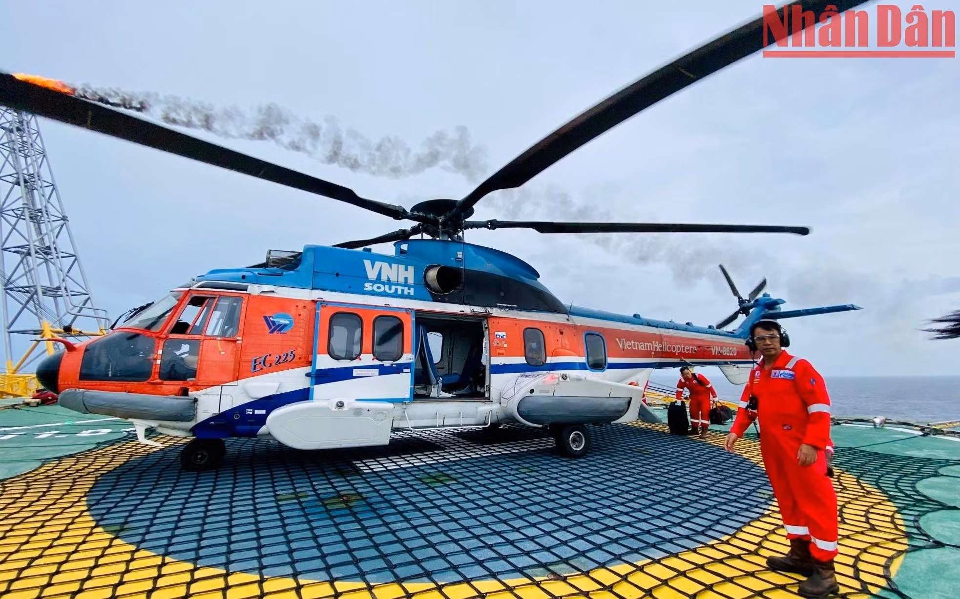 To get to this rig cluster, it is necessary to take a helicopter from Vung Tau airport, lasting 1 hour 45 minutes.