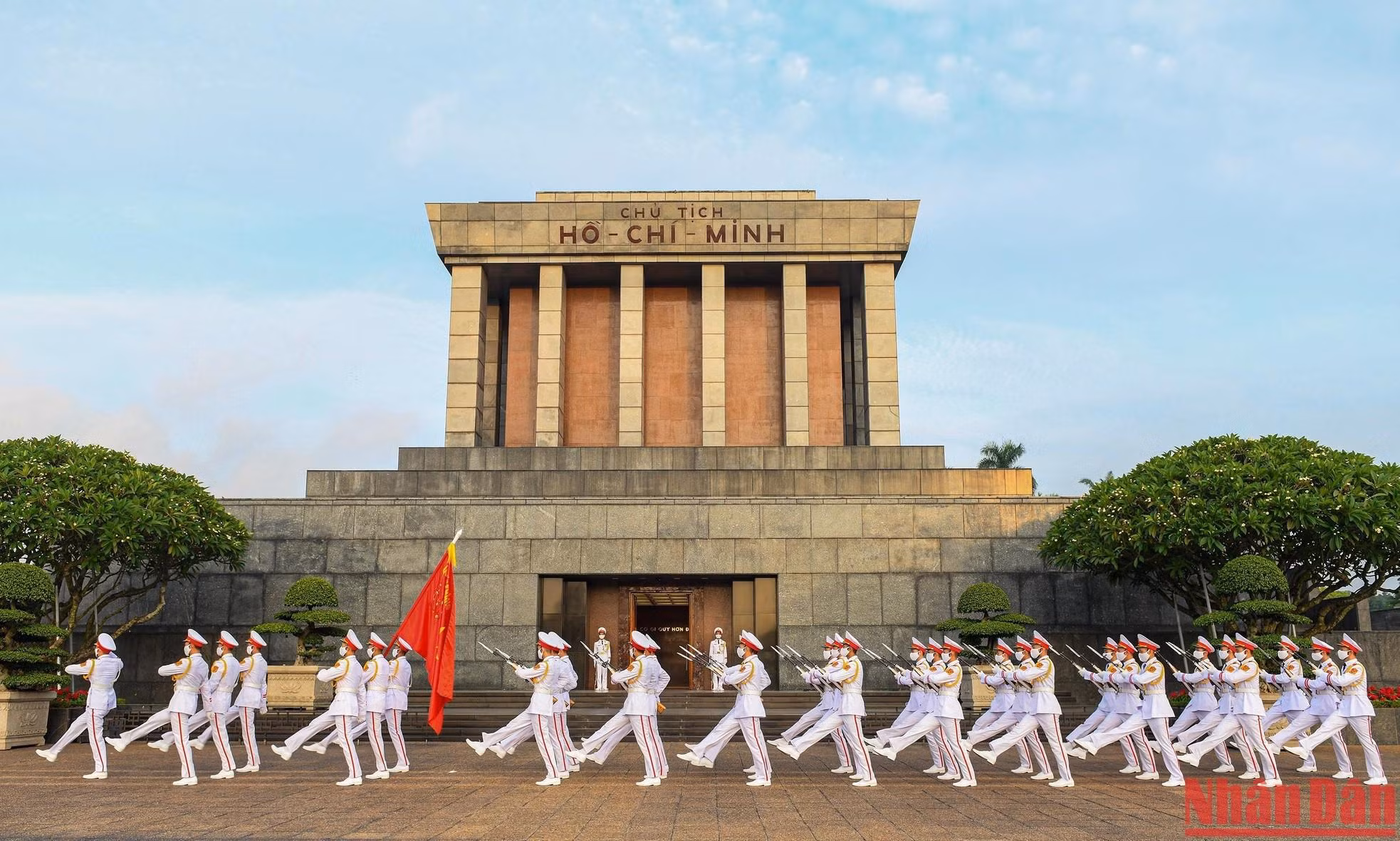 Guards march in front of President Ho Chi Minh's Mausoleum before the end of the ceremony. Guards march in front of President Ho Chi Minh's Mausoleum before the end of the ceremony.