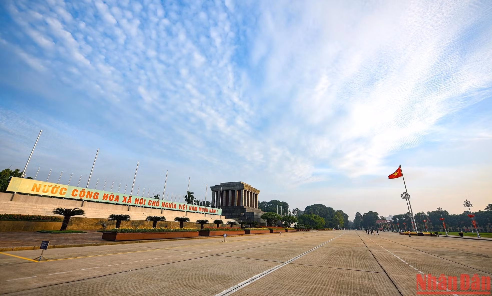 The national flag-hoisting ceremony at the historical Ba Dinh Square, reminding the Vietnamese people of the sacrifices of previous generations for national independence and peace as well as inspiring patriotism and national pride among them. The national flag-hoisting ceremony at the historical Ba Dinh Square, reminding the Vietnamese people of the sacrifices of previous generations for national independence and peace as well as inspiring patriotism and national pride among them.