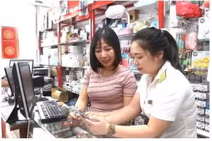 The tax authorities are implementing measures to assist businesses in complying with legal requirements regarding tax refunds. (Photo: Phuong Thuy)