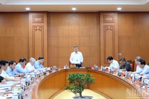 General Secretary of the Communist Party of Vietnam (CPV) Central Committee and President To Lam chairs the working session with the Party Central Committee's Commission for Policy and Strategy in Ha Noi on September 14 to discuss a draft project on new regulations concerning Party members engaged in the private sector. (Photo: VNA)