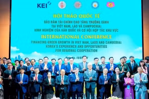 Delegates attending the conference pose for a commemorative photo. (Photo: BP)