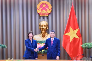 Prime Minister Le Minh Hung receives CEO of FTSE Russell Fiona Bassett in Ha Noi on September 17, 2026. (Photo: NDO)