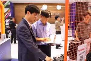 Mechanical engineering enterprises showcase their products at the Ho Chi Minh City Trade and Investment Promotion Centre. (Photo: NDO)
