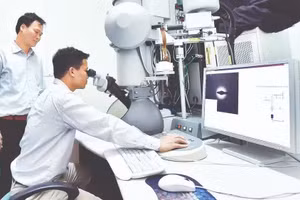 Scientific research activities at Ha Noi University of Science and Technology. (Photo: NGUYEN DANG)