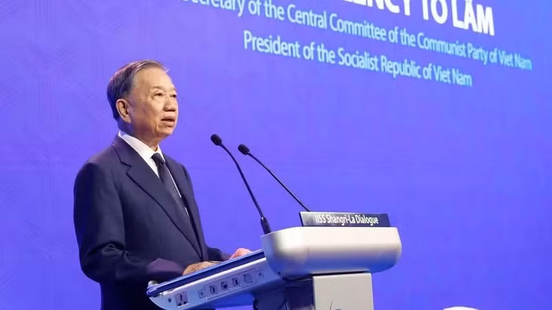 General Secretary of the Central Committee of the Communist Party of Viet Nam and President of Viet Nam To Lam delivers a keynote address at the opening of the 23rd Shangri-La Dialogue in Singapore on May 29. (Photo: VNA)