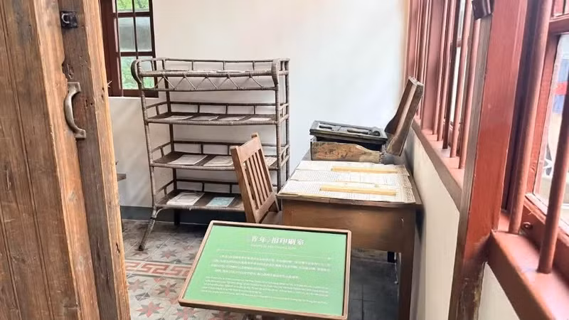 They also had the opportunity to view artefacts that were once used by President Ho Chi Minh.