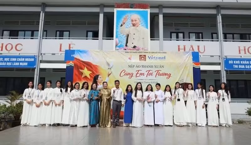 trao-ao-dai-copy.jpg
