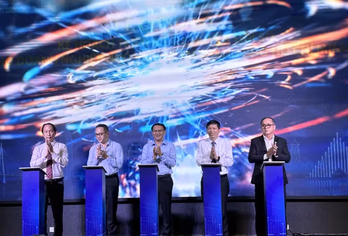 Delegates at the launch of the digital transformation project for small and medium-sized enterprises for 2026–2030 in Ho Chi Minh City on June 30 (Photo: sggp.org.vn)