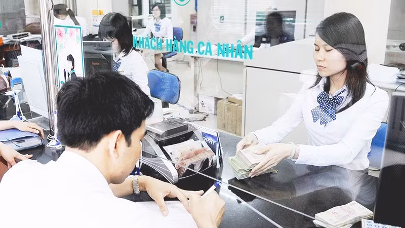Following the directive, the market has seen a wave of lending-rate adjustments, with rates falling by 0.5–2.5% compared with last year. (Photo: NGUYET ANH)