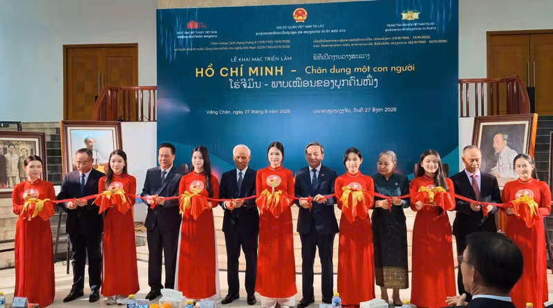 Exhibition featuring paintings of President Ho Chi Minh opens in Laos. (Photo:bvhttdl.gov.vn)
