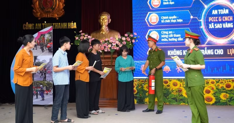 A presentation at the final round of the 2026 competition for outstanding grassroots legal reporters and communicators organised by Thanh Hoa Provincial Police.