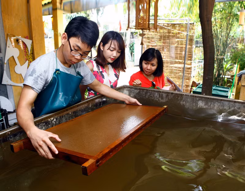 a-13-c-truc-chi-3-cong-doan-seo-giay-truoc-khi-duoc-ve-bang-but-nuoc.jpg