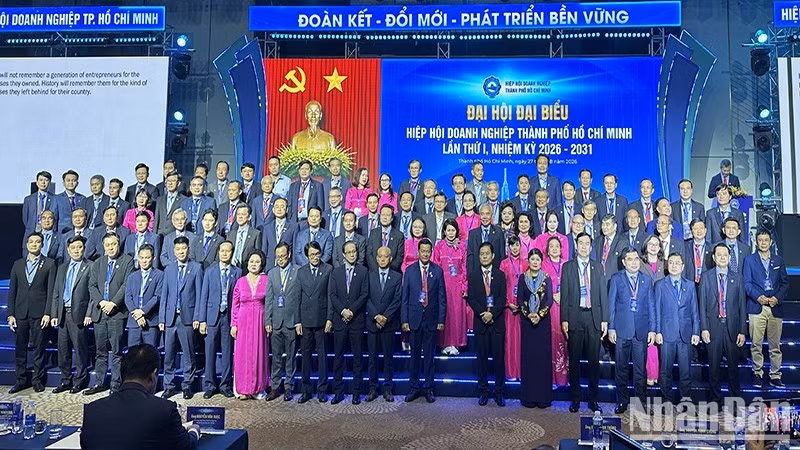 The Executive Committee of the Ho Chi Minh City Union of Business Associations for the 2026–2031 term makes its debut. (Photo: HOANG LIEM)