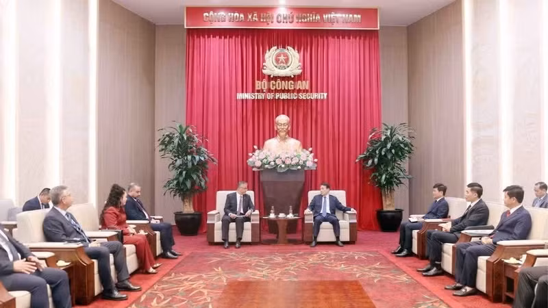 Minister of Public Security General Luong Tam Quang receives Murat Kaya, Vice Chairman of the Board and Co-founder of ICT Group, and Adalat Bakhishov, Chairman of ANVI Group, both from Türkiye, in Ha Noi on October 5. (Photo: VNA)