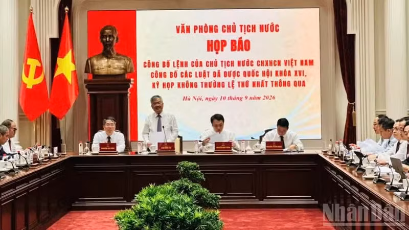 The September 10 press conference that announces the President’s orders promulgating 15 laws adopted by the National Assembly (NA) at its first extraordinary session. (Photo: VNA)