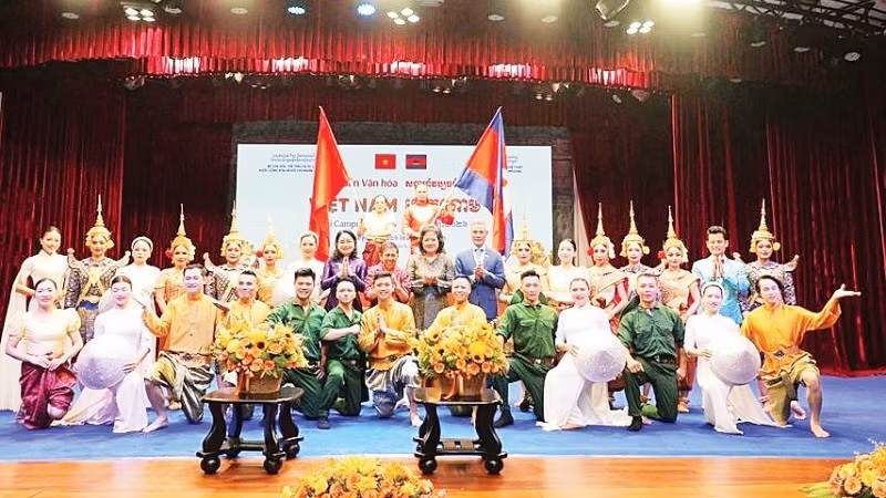 Artists perform during the 2026 Viet Nam Culture Week in Cambodia. (Photo: Ministry of Culture, Sports and Tourism)