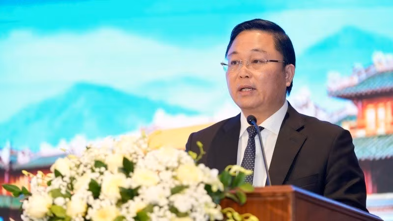 Deputy Secretary of the Hue City Party Committee and Chairman of the Hue People’s Committee Le Tri Thanh speaks at the conference. (Photo: LE HOANG)