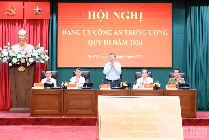General Secretary of the Communist Party of Viet Nam Central Committee and President To Lam speaks at a meeting to review the performance of the Central Public Security Party Committee and the Ministry of Public Security in the third quarter and the first nine months of 2026. (Photo: VNA)