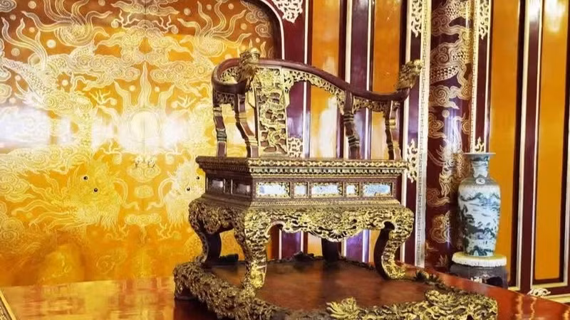 The Nguyen Dynasty (1802-1945) imperial throne, a recognised national treasure of Vietnam, officially returns to public display at Thai Hoa Palace in Hue Imperial Citadel on June 4 (Photo: VNA)