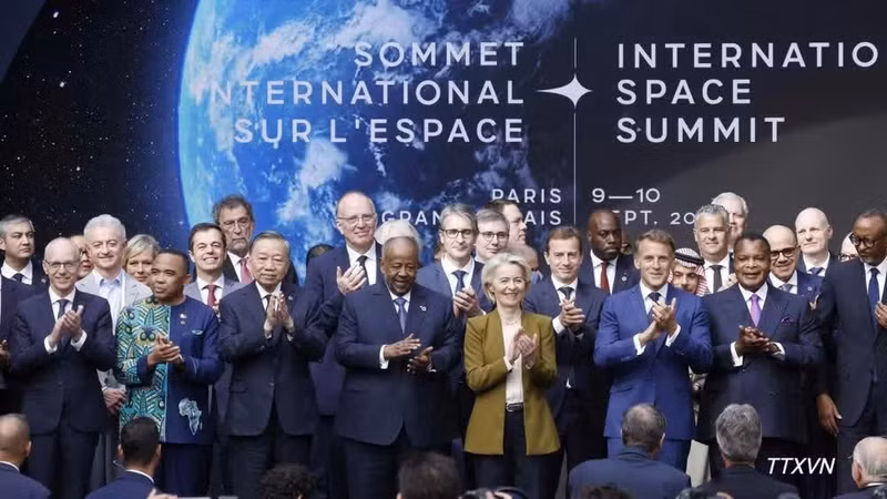 General Secretary of the Communist Party of Viet Nam (CPV) Central Committee and President To Lam and delegates attend the International Space Summit in Paris, France, on September 10 (Photo: VNA)